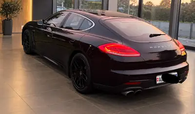 Porsche Panamera 3.0 V6 4S PDK — Berline sport allemande, 420 ch et traction intégrale — vista posteriore