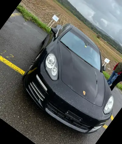 Porsche Panamera 3.0 V6 4S PDK — Berline sport allemande, 420 ch et traction intégrale — vista esterna