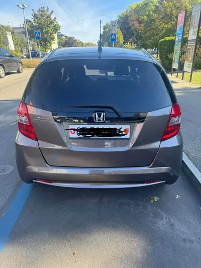 Honda Jazz 1.2i Idle Stop Trend — Citadine polyvalente, faible consommation — vista posteriore