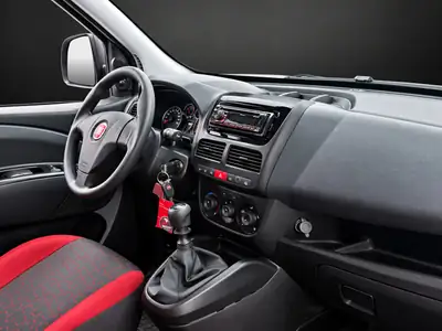 Fiat Doblò 1.4 T-Jet NaturalPower — Monospace écologique 7 places, essence-gaz naturel — Miniature 10