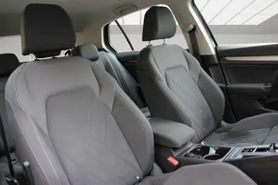 VW Golf 2.0 TDI Life DSG 4Motion — Diesel économe, tout-terrain urbain et routier — Miniatur 14