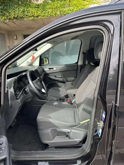 Ford Tourneo Connect 1.5 EcoBoost 114 PS — Monospace polyvalent, entretien impeccable — interior