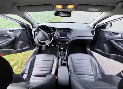 Hyundai i20 1.0 T-GDi 120 — Citadine dynamique, phares LED, entretien économique — Miniatura 10