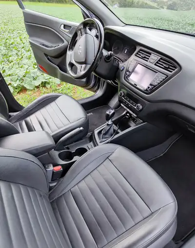 Hyundai i20 1.0 T-GDi 120 — Citadine dynamique, phares LED, entretien économique — Miniatura 12