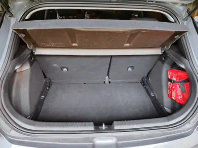 Hyundai i20 1.0 T-GDi 120 — Citadine dynamique, phares LED, entretien économique — Miniatura 15