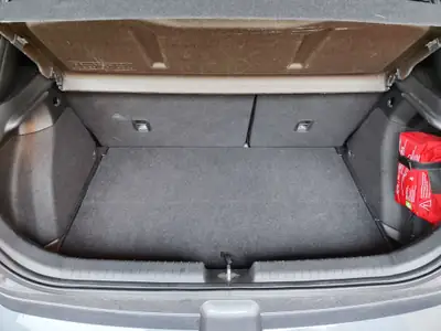 Hyundai i20 1.0 T-GDi 120 — Citadine dynamique, phares LED, entretien économique — Miniatura 14