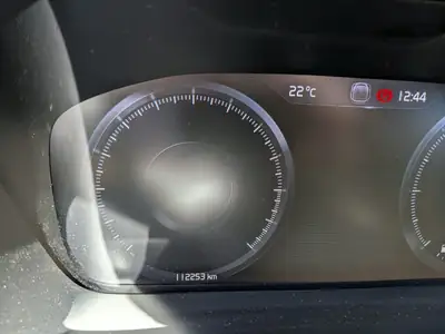 Volvo XC40 2.0 D3 Momentum AWD — SUV compact diesel, traction intégrale, sans accident — detail