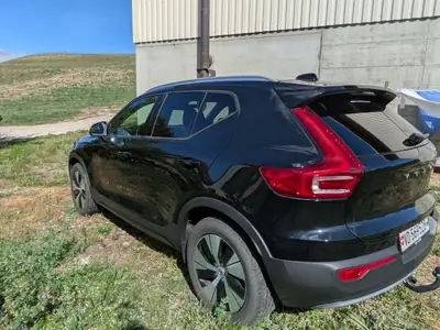 Volvo XC40 2.0 D3 Momentum AWD — SUV compact diesel, traction intégrale, sans accident — interior
