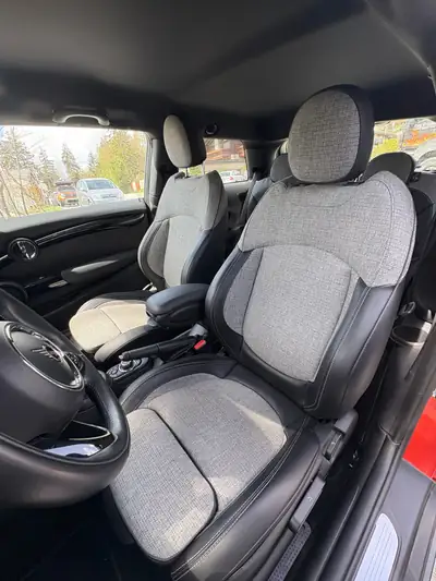 MINI Cooper 1.5i — Citadine agile et économique, 63 800 km seulement — interior