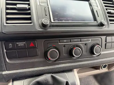 VW T6 2.0 TDI 4Motion — Utilitaire robuste tout-terrain, 150 ch et traction intégrale — Miniature 15