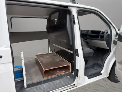 VW T6 2.0 TDI 4Motion — Utilitaire robuste tout-terrain, 150 ch et traction intégrale — Miniature 17