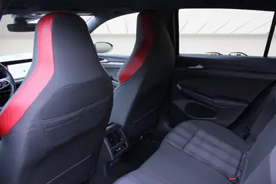VW Golf 2.0 TSI GTI DSG 2023 — Performance 245 ch, styling affûté, kilométrage modéré — Miniatur 10