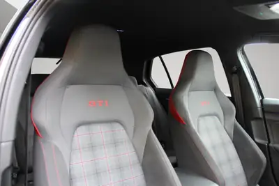 VW Golf 2.0 TSI GTI DSG 2023 — Performance 245 ch, styling affûté, kilométrage modéré — Miniatur 15