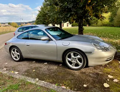 Porsche 911 3.4 Carrera 2001 — Coupé sportif mythique, 300 ch sans compromis — vista posteriore