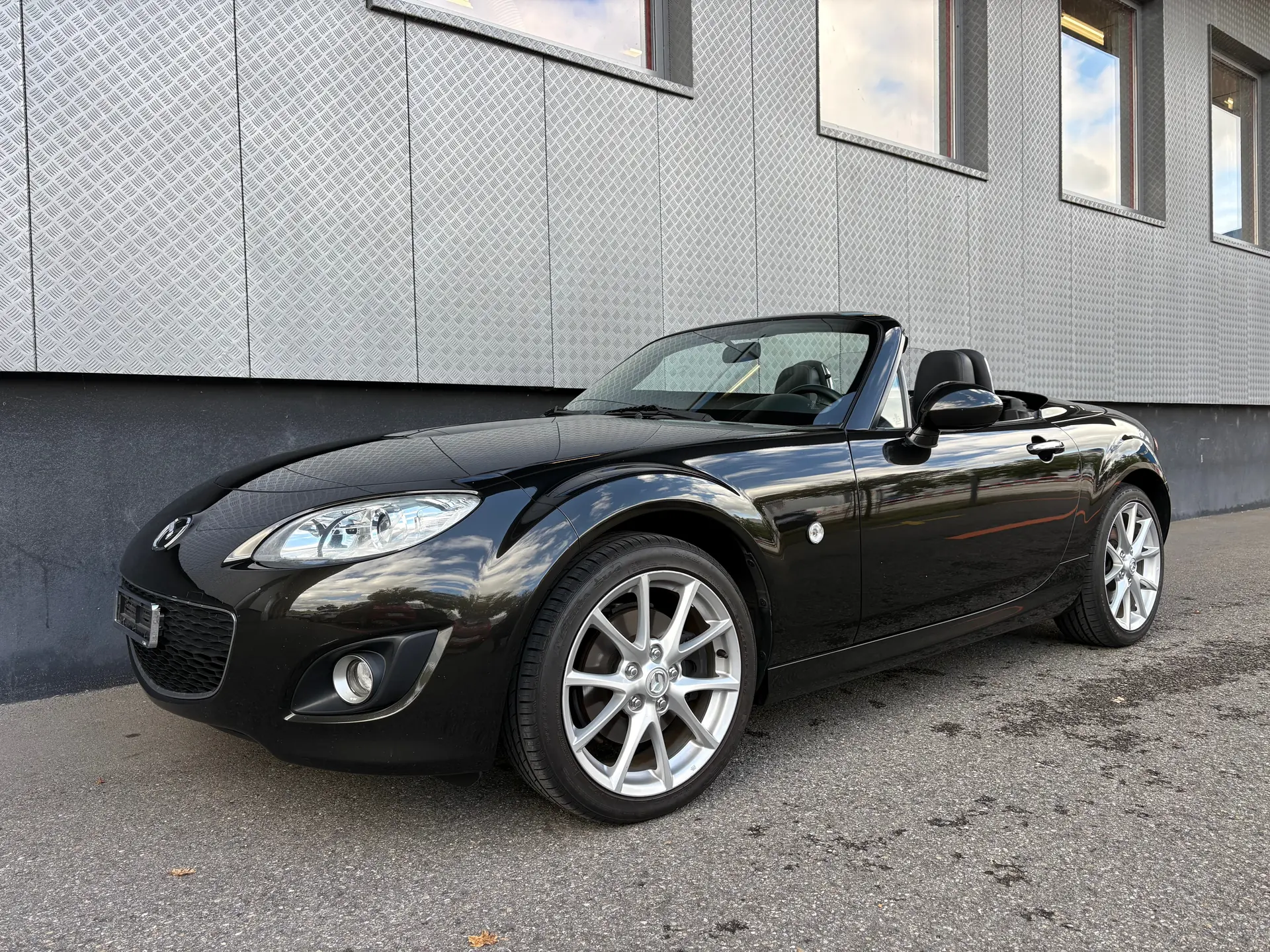 Mazda MX-5 2.0 Sport — Cabriolet légendaire, hardtop électrique et contrôle technique frais