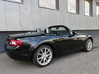 Mazda MX-5 2.0 Sport — Cabriolet légendaire, hardtop électrique et contrôle technique frais — intérieur