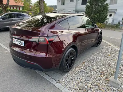Tesla Model Y Long Range D — SUV électrique 514 ch, 61'000 km seulement — interior