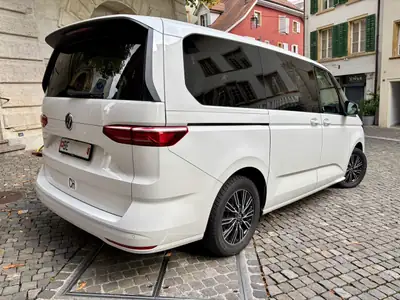 VW T7 Multivan 2.0 TSI Liberty — Monospace 7 places, attelage, entretien AMAG — intérieur