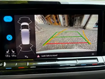 VW T7 Multivan 2.0 TSI Liberty — Monospace 7 places, attelage, entretien AMAG — Miniature 17