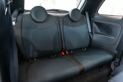 Fiat 500 1.0 Hybrid Lounge — Citadine iconique et économe, 69 800 km — interior