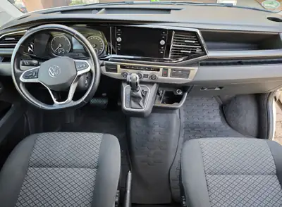VW T6.1 Multivan 2.0 TDI 150 — 7 places, équipement camping, faible kilométrage — intérieur