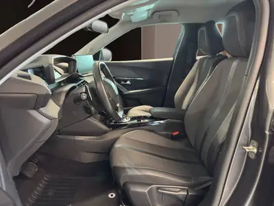 Peugeot 2008 1.2 PureTech Allure — SUV urbain dynamique, boîte auto EAT8 — Detail