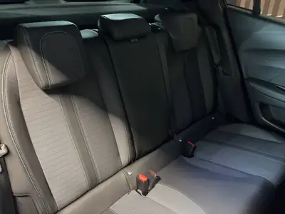 Peugeot 2008 1.2 PureTech Allure — SUV urbain dynamique, boîte auto EAT8 — Miniatur 8