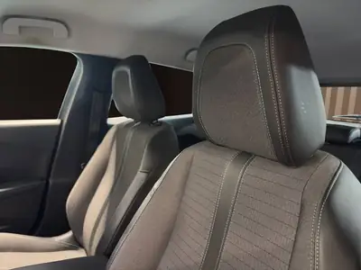 Peugeot 2008 1.2 PureTech Allure — SUV urbain dynamique, boîte auto EAT8 — Miniatur 16