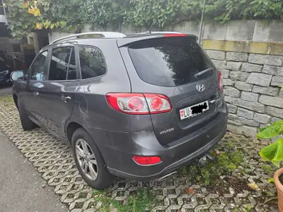 Hyundai Santa Fe 2.2 CRDi Premium — 7 places, toit ouvrant, transmission automatique — rear view