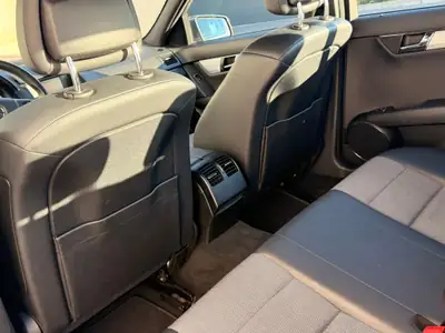 Mercedes-Benz C 180 CGI BlueEF — Berline élégante, moteur économe et fiable — cruscotto