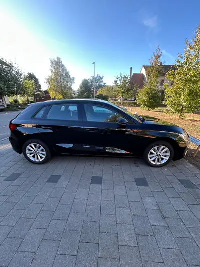Audi A3 1.5 TFSI — Berline compacte dynamique, entretien gratuit jusqu'à 2031 — Seitenansicht