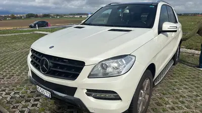 Mercedes-Benz ML 350 CDI BlueTec — SUV premium diesel, 325 km seulement — exterior view