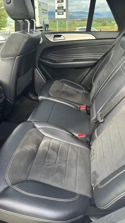 Mercedes-Benz ML 350 CDI BlueTec — SUV premium diesel, 325 km seulement — rear view