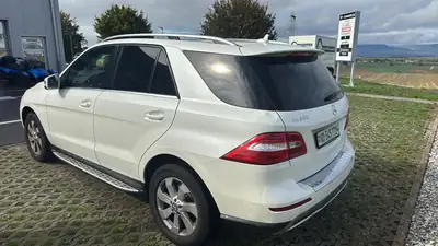 Mercedes-Benz ML 350 CDI BlueTec — SUV premium diesel, 325 km seulement — side view