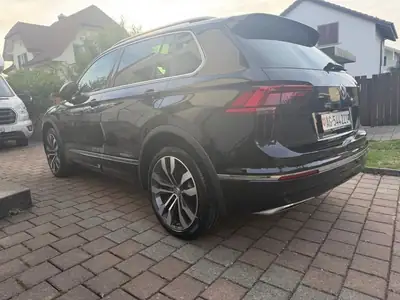 VW Tiguan 2.0 TSI Highline DSG — SUV dynamique 230 PS, 4MOTION, première main — interni