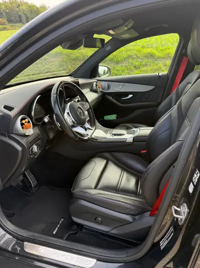 Mercedes-Benz GLC 43 AMG 4MATIC — SUV haute performance, 101 000 km, sans sinistre — intérieur