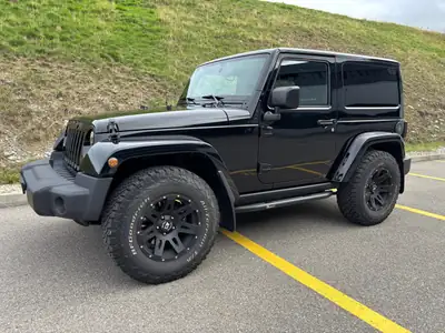Jeep Wrangler 3.6 V6 Sahara — Authentique SUV 4x4, Dual Top et moteur V6 284 ch — vista esterna