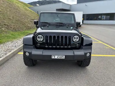 Jeep Wrangler 3.6 V6 Sahara — Authentique SUV 4x4, Dual Top et moteur V6 284 ch — cruscotto