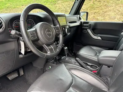 Jeep Wrangler 3.6 V6 Sahara — Authentique SUV 4x4, Dual Top et moteur V6 284 ch — Miniatura 8