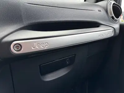 Jeep Wrangler 3.6 V6 Sahara — Authentique SUV 4x4, Dual Top et moteur V6 284 ch — Miniatura 11