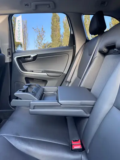 Volvo XC60 2.4 D5 Summum AWD — SUV premium diesel, traction intégrale, équipements complets — dashboard