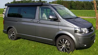 VW T5 California — Camping-car aménagé, moteur diesel fiable, toit électrique — side view