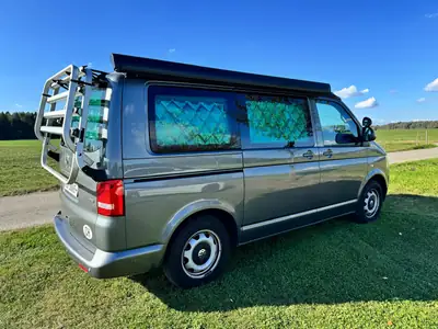 VW T5 California — Camping-car aménagé, moteur diesel fiable, toit électrique — rear view