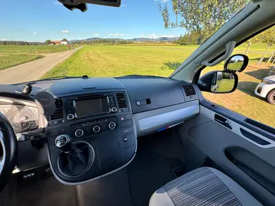 VW T5 California — Camping-car aménagé, moteur diesel fiable, toit électrique — Thumbnail 9