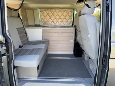 VW T5 California — Camping-car aménagé, moteur diesel fiable, toit électrique — Thumbnail 7