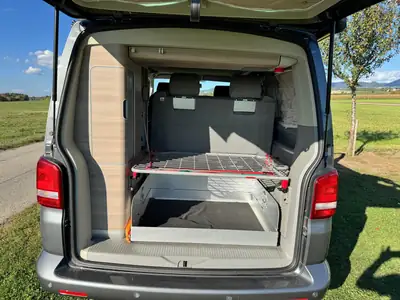 VW T5 California — Camping-car aménagé, moteur diesel fiable, toit électrique — Thumbnail 8
