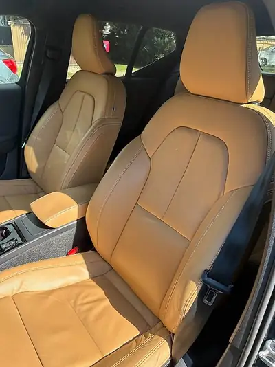 Volvo XC40 B4 AWD — SUV Compact Suédois, Puissance et Agilité Urbaine — dashboard