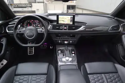 Audi RS6 Avant 4.0 V8 TFSI — Break haute performance, 605 ch et tuning premium — dashboard