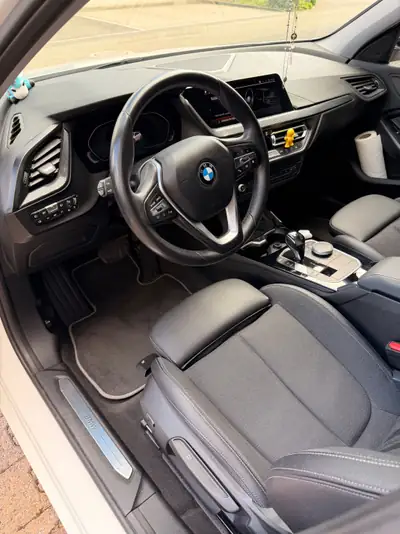 BMW 118i Sportline 2020 — Berline compacte dynamique, entretien BMW intégral — cruscotto