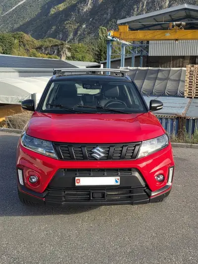 Suzuki Vitara 1.4T Hybrid 4x4 — SUV compact hybride, faible kilométrage — vista esterna
